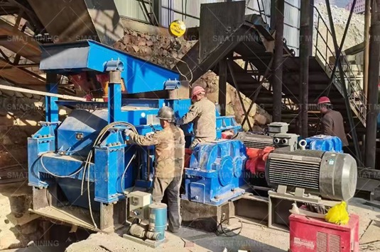 25TPH Roller Crusher for River Stone to Sand in China (2)